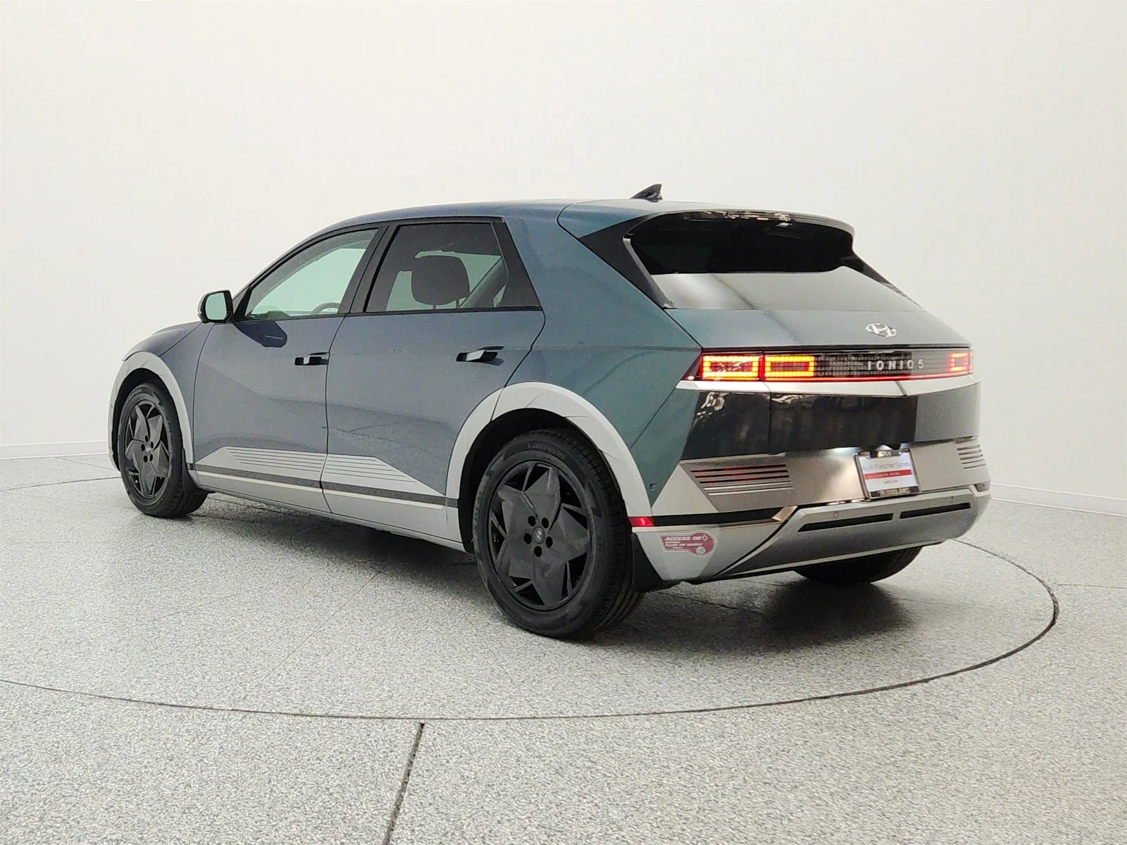 Used 2024 Digital Teal Hyundai Limited RWD image 7