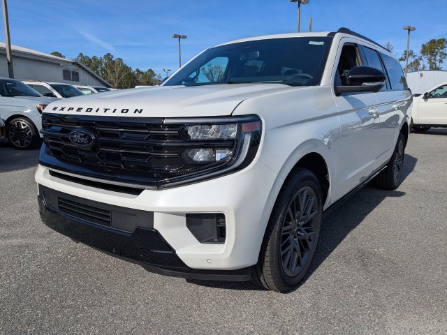 New 2025 Star White Metallic Tri-Coat Ford Platinum® MAX image 8