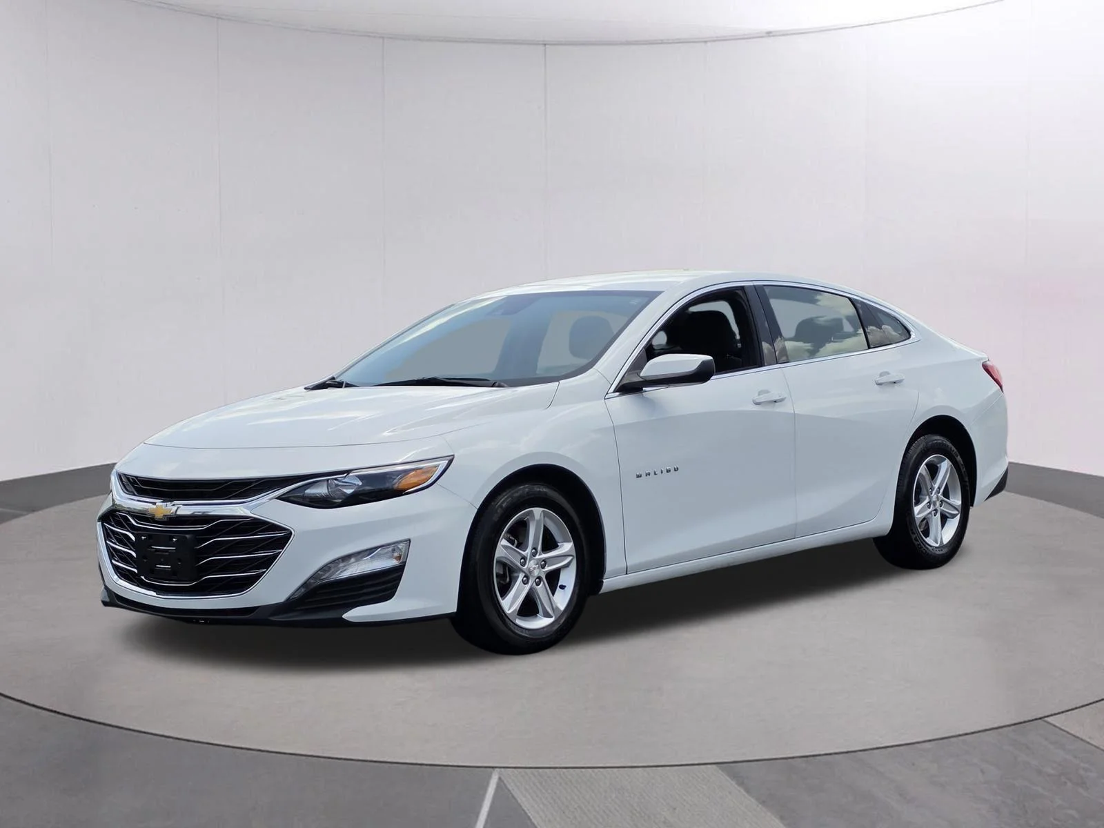 Used 2024 Summit White Chevrolet LT image 1