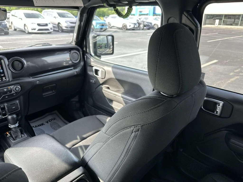 Used 2022 Black Jeep Altitude image 11