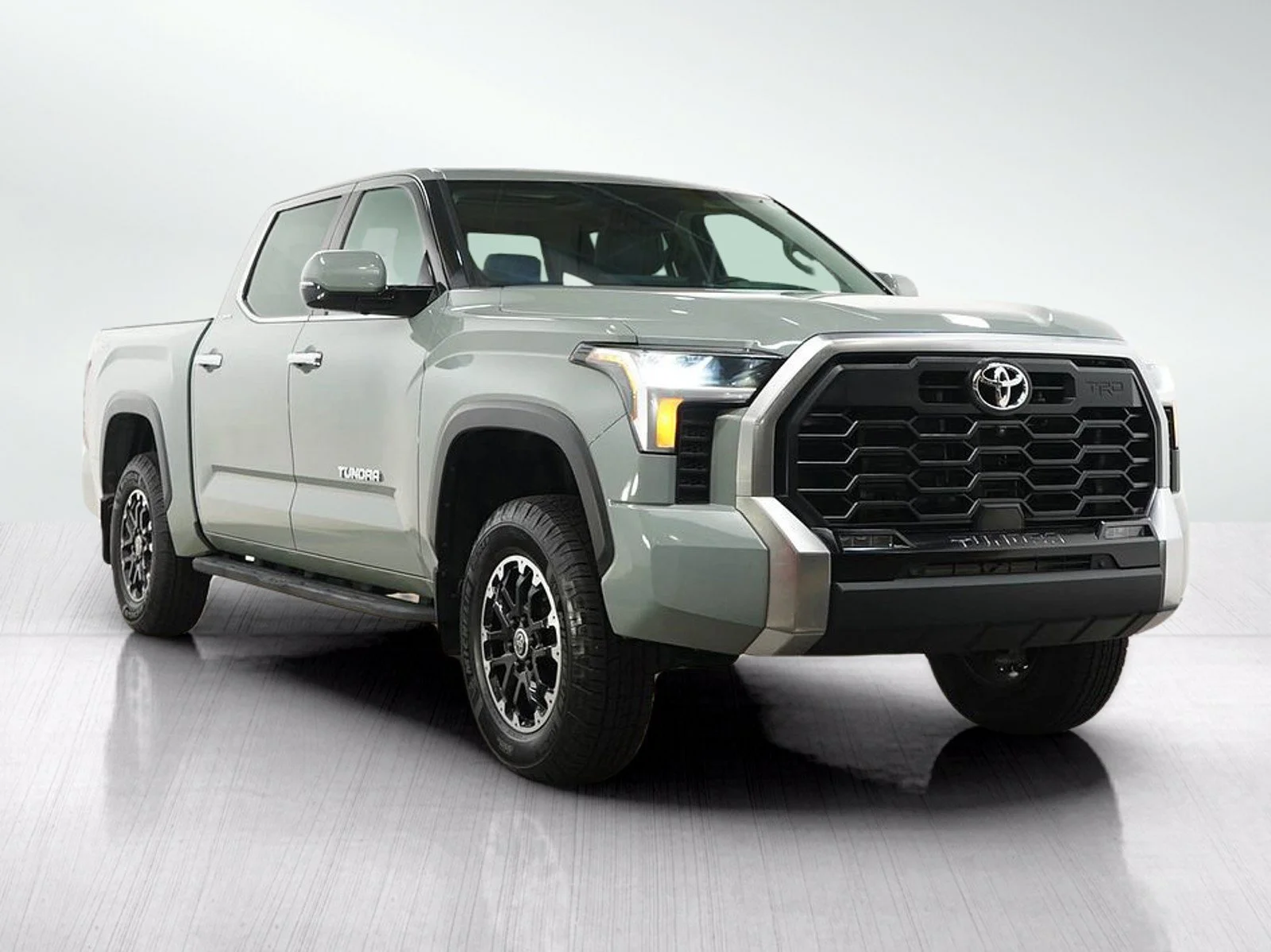 Used 2022  Toyota Limited image 9