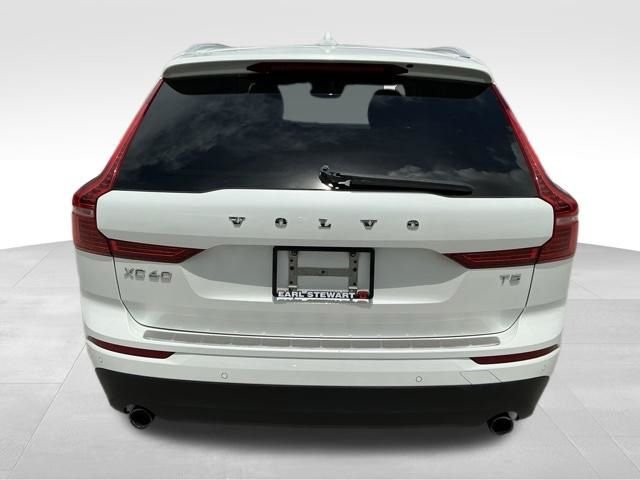 Used 2019 White Volvo T5 Momentum image 5