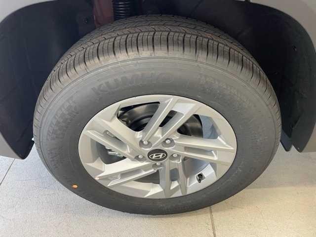 Used 2025 Ultimate Red Hyundai SE image 11