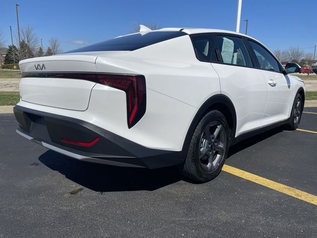 2025 Kia K4 LXS - Photo 34