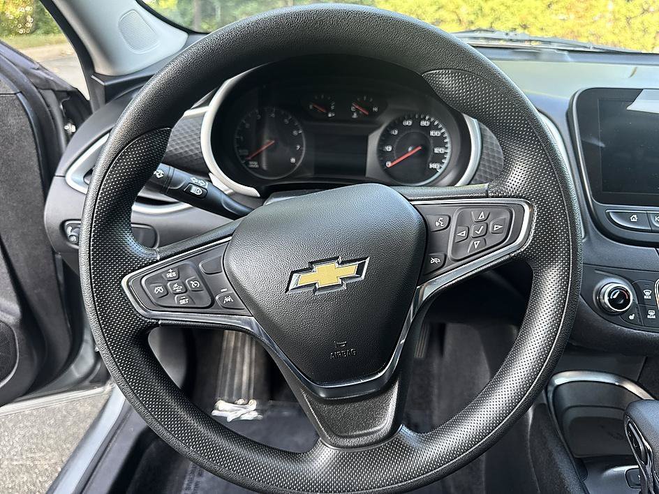 Used 2025 Sterling Gray Metallic Chevrolet LT image 13