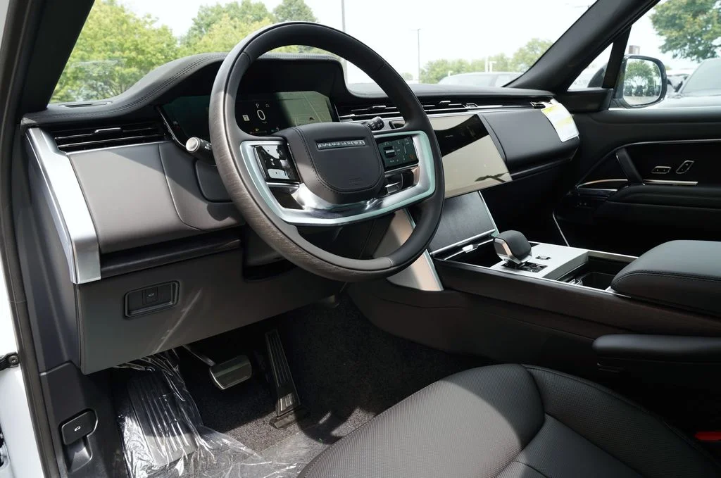New 2026 Fuji White Land Rover SE image 14