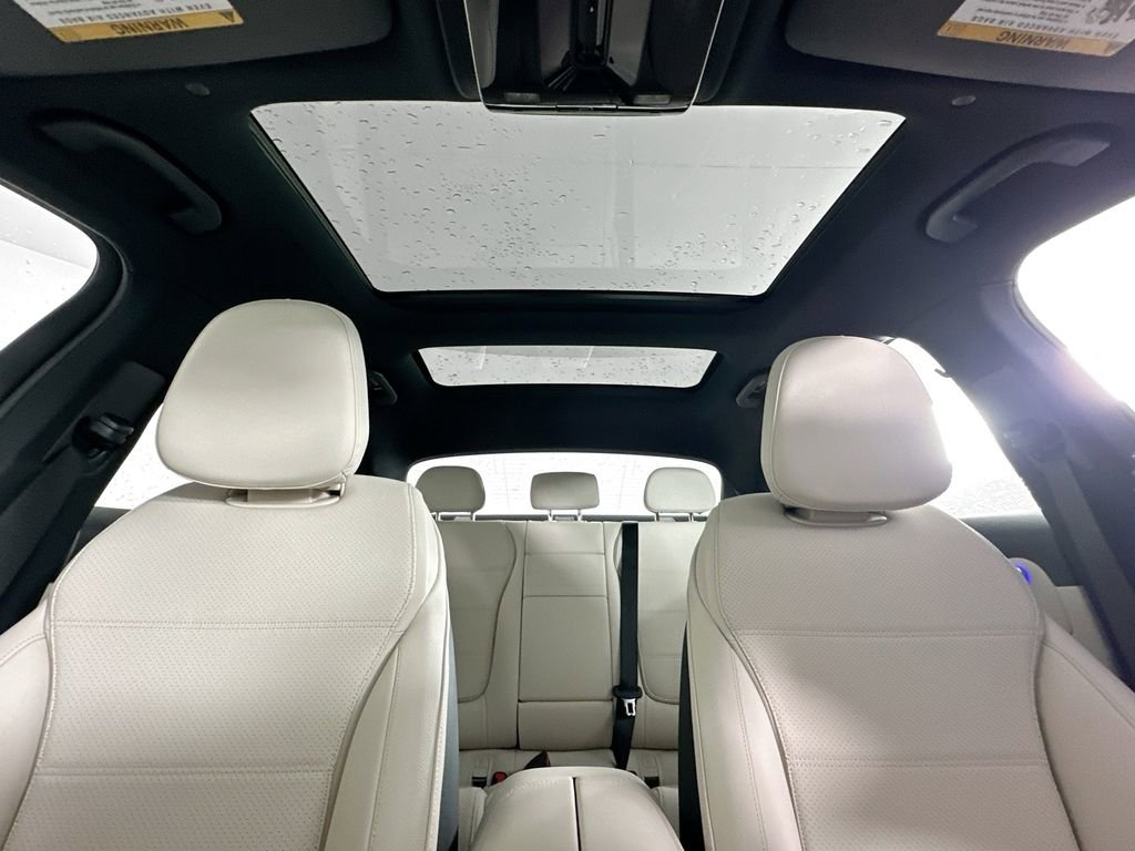 New 2026 MANUFAKTUR Moonlight White Metallic Mercedes-Benz C 300 image 57