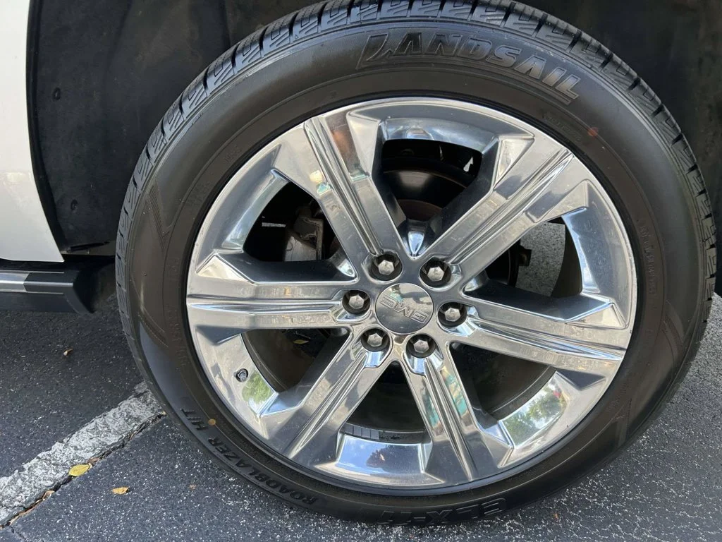 Used 2017 Silver GMC Denali image 7