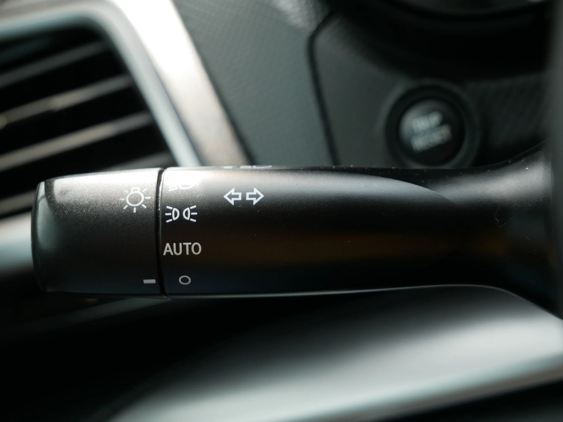 Used 2020 Horizon Blue Pearl Subaru Premium image 29