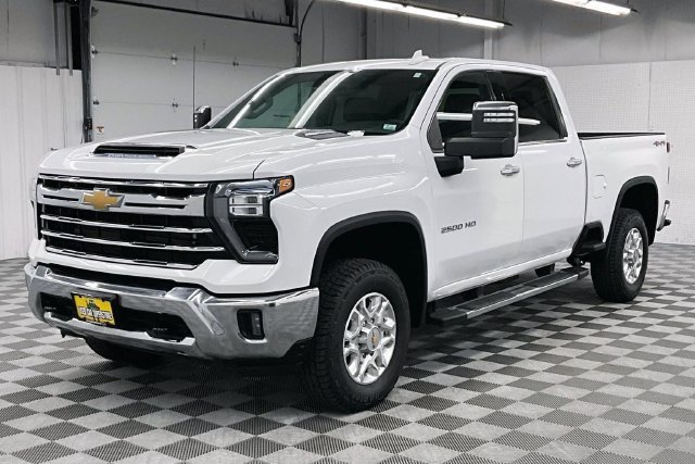Used 2024 Summit White Chevrolet LTZ image 12
