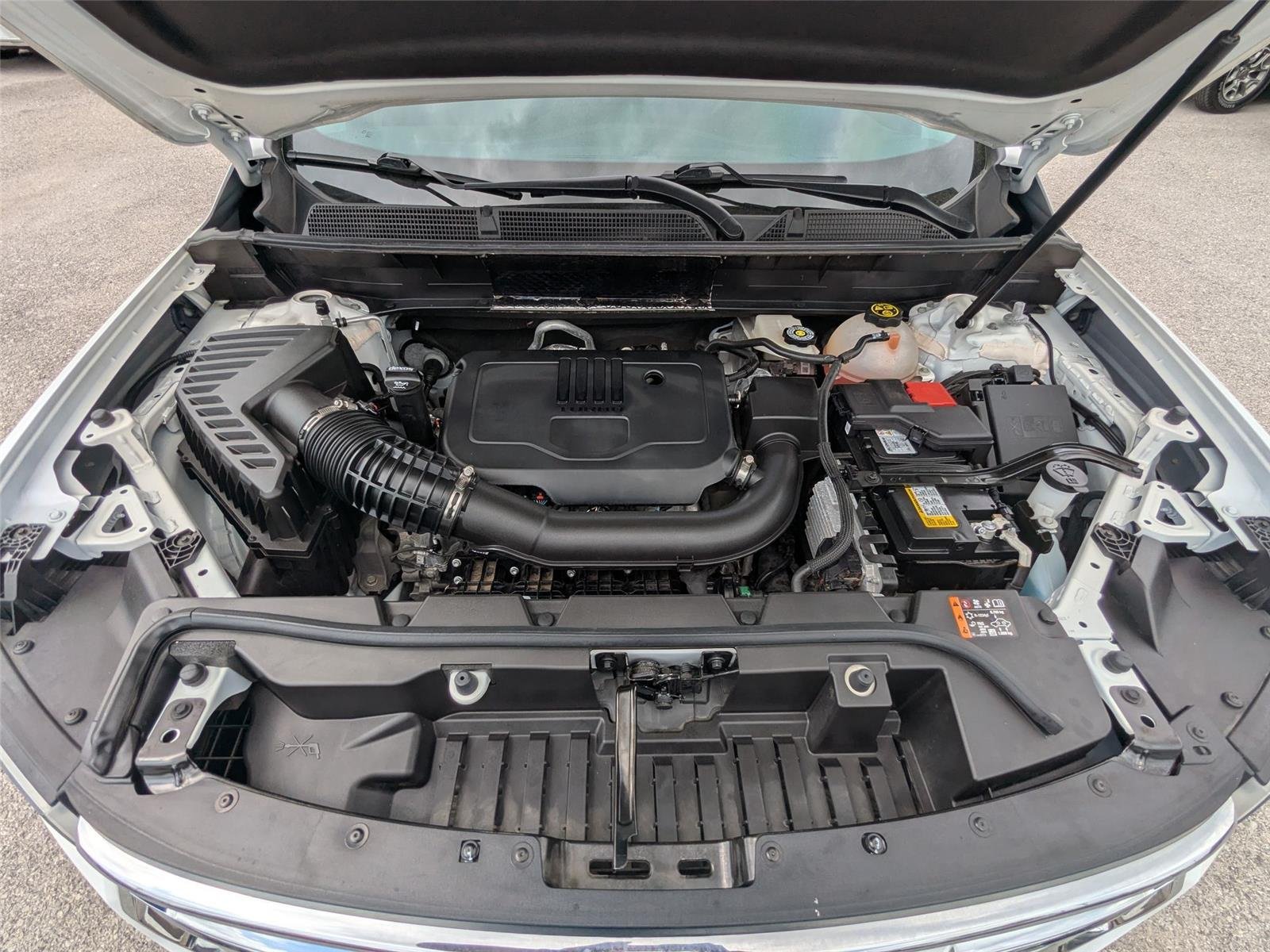 Used 2023 Summit White GMC SLE image 35