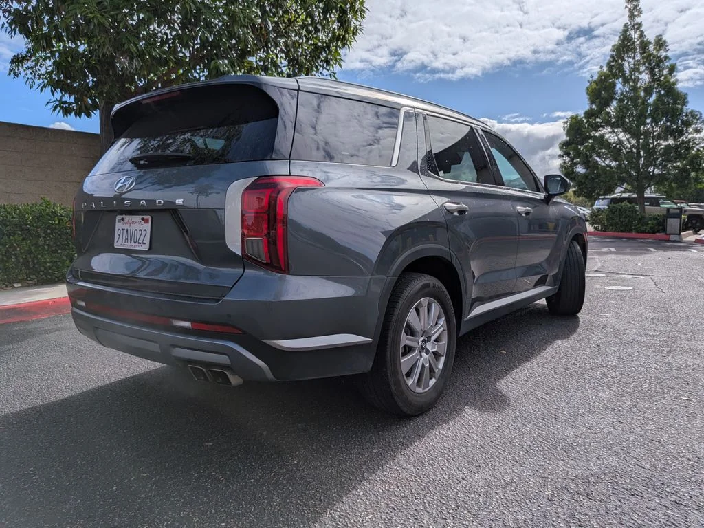 Used 2025 Gray Hyundai SEL image 9