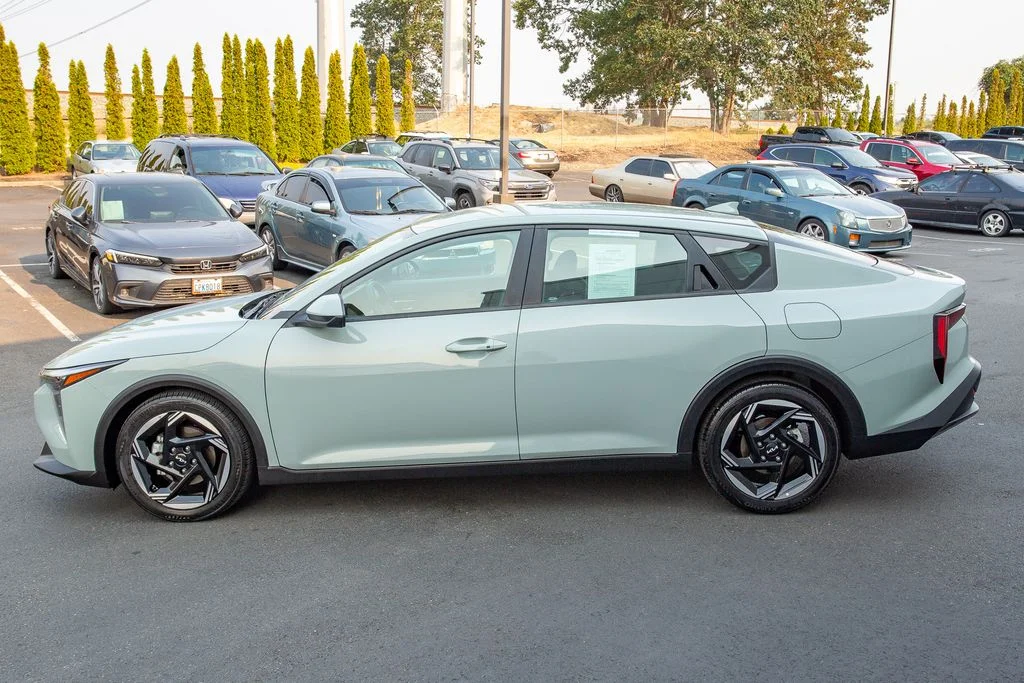 Used 2025 Morning Haze Kia EX image 8