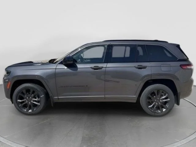 New 2026 Baltic Gray Metallic Clear-Coat Exterior Paint Jeep Limited Reserve image 2