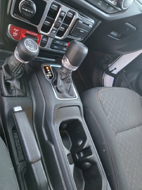 Used 2025 White Jeep Mojave image 13