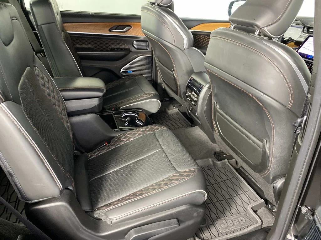 Used 2021 Diamond Black Jeep Summit image 11