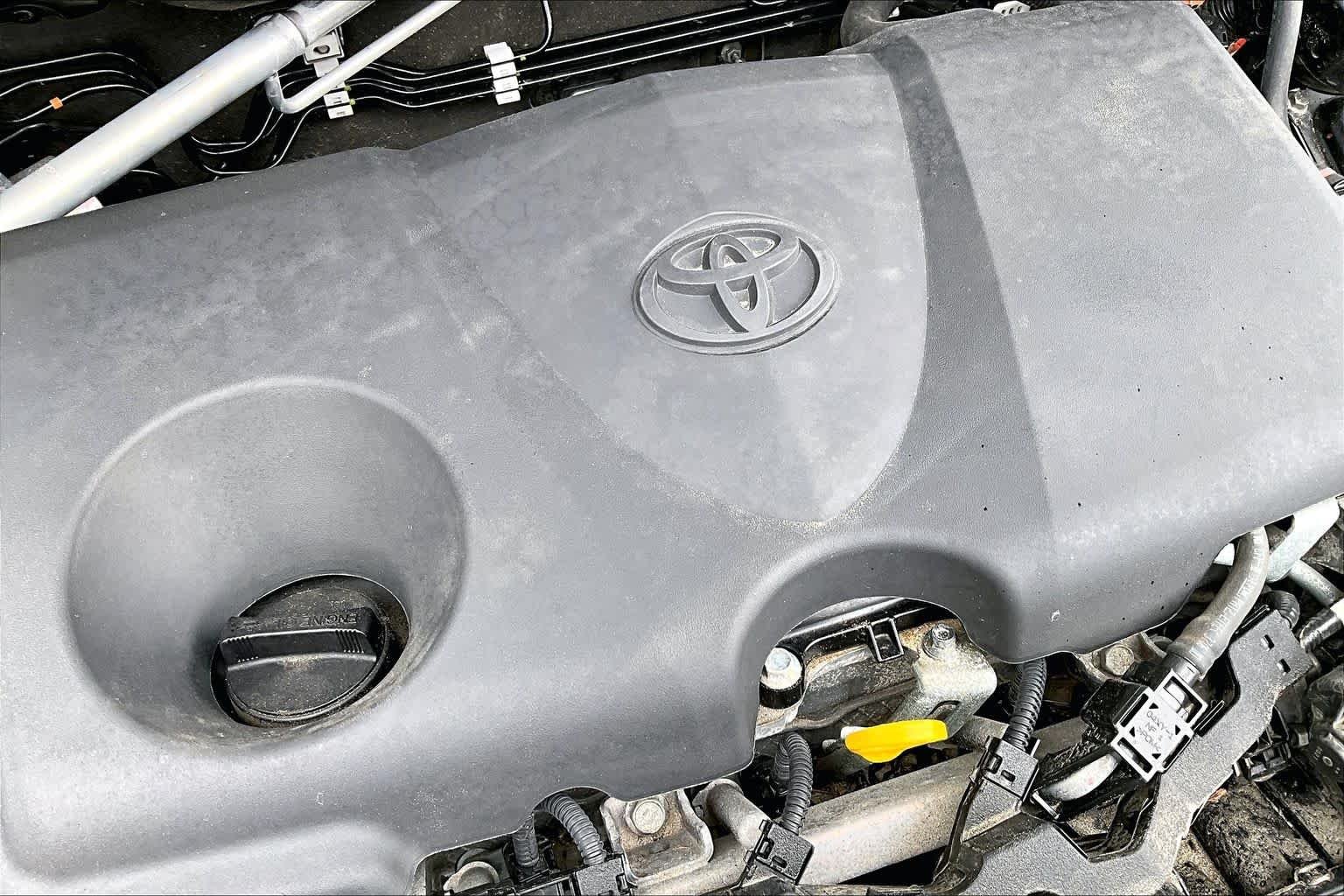 Used 2023 Midnight Black Metallic Toyota Hybrid XLE image 31