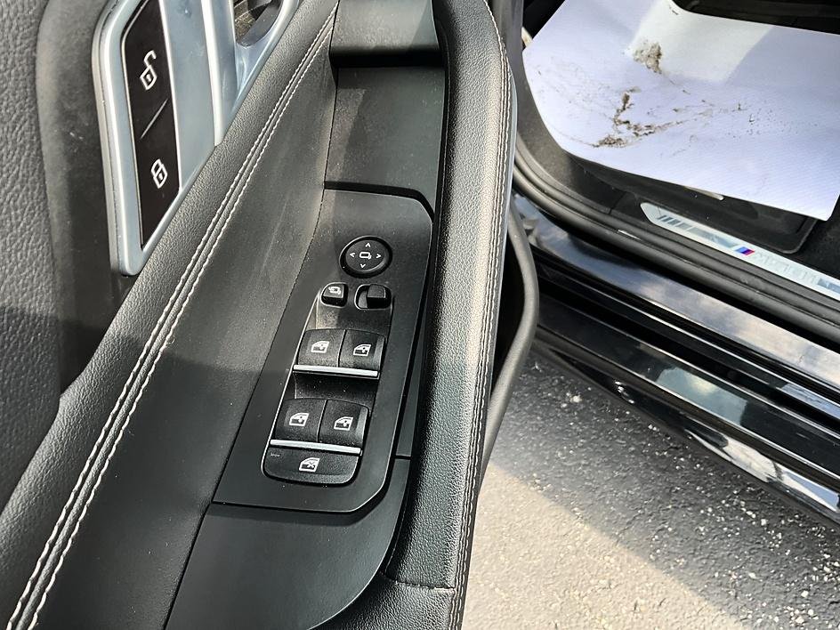 Used 2023 Black BMW M50i image 13