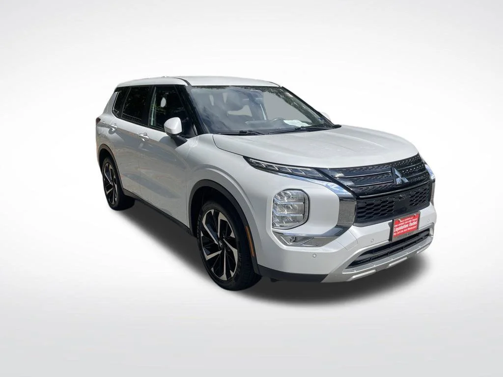 Used 2024 White Mitsubishi SE image 6