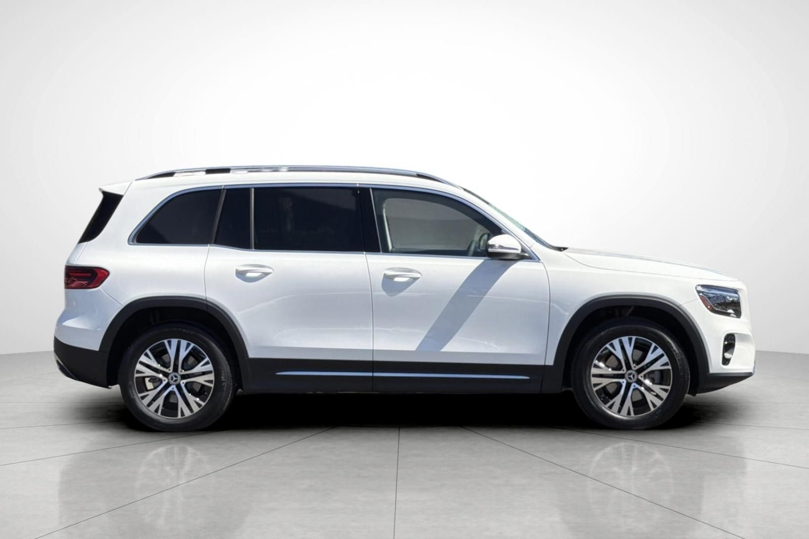 New 2026 Polar White Mercedes-Benz GLB 250 image 29