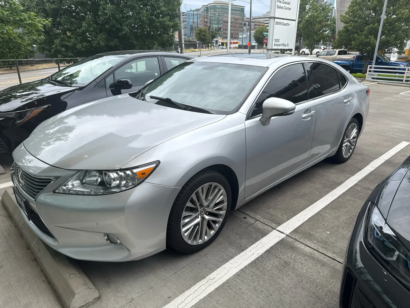Used 2013 Silver Lining Metallic Lexus 4dr Sdn image 1