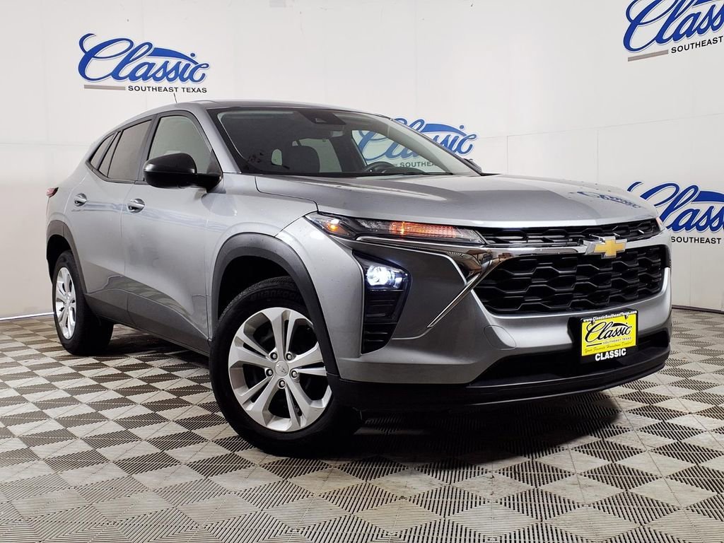 2024 Chevrolet Trax LS's photo
