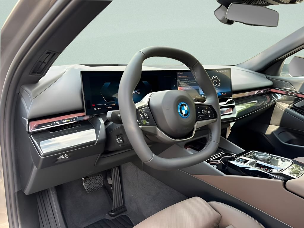 New 2027 Oxide Grey Metallic BMW xDrive40 image 9