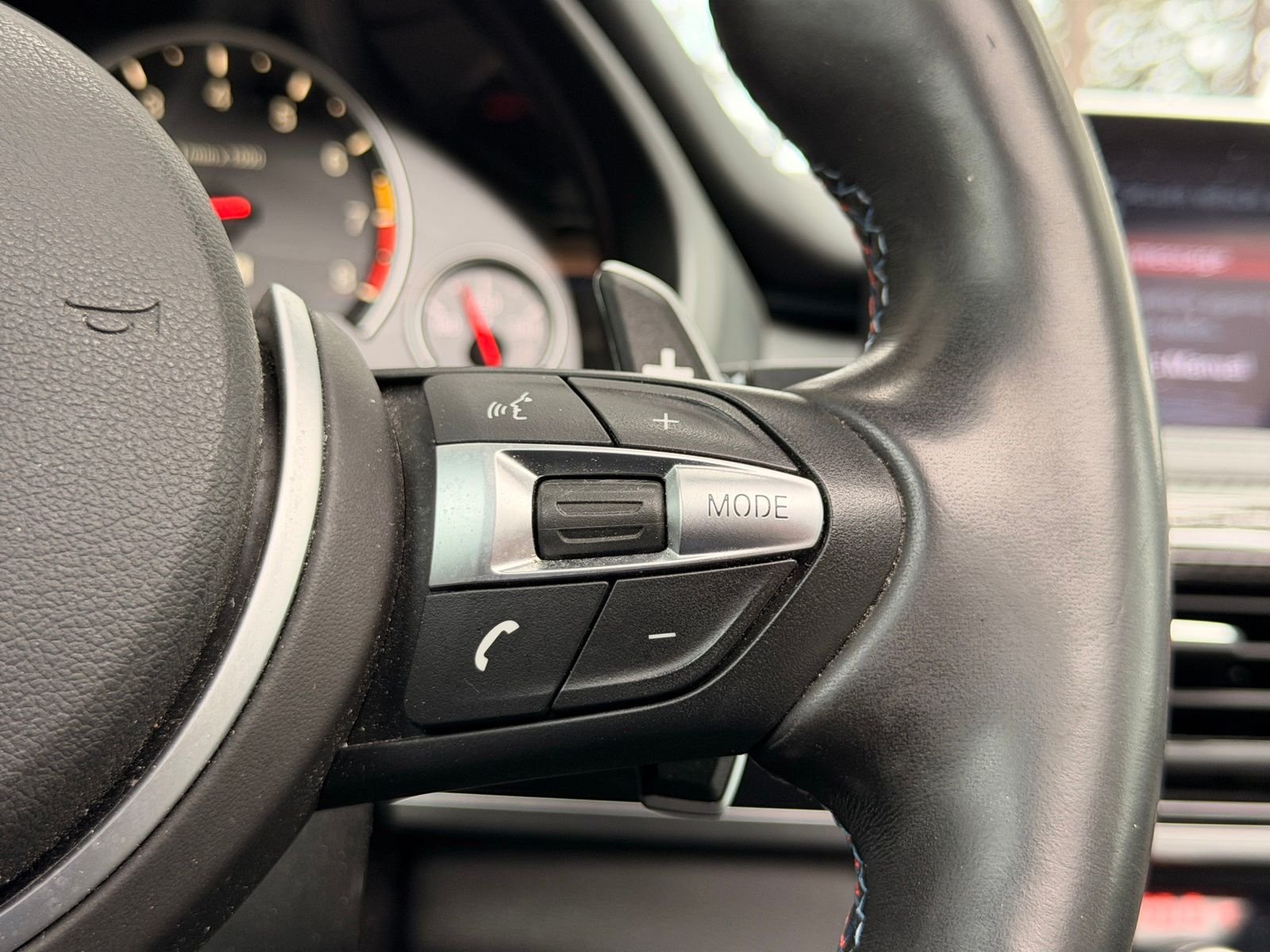 Used 2018 Silverstone Metallic BMW Base image 25