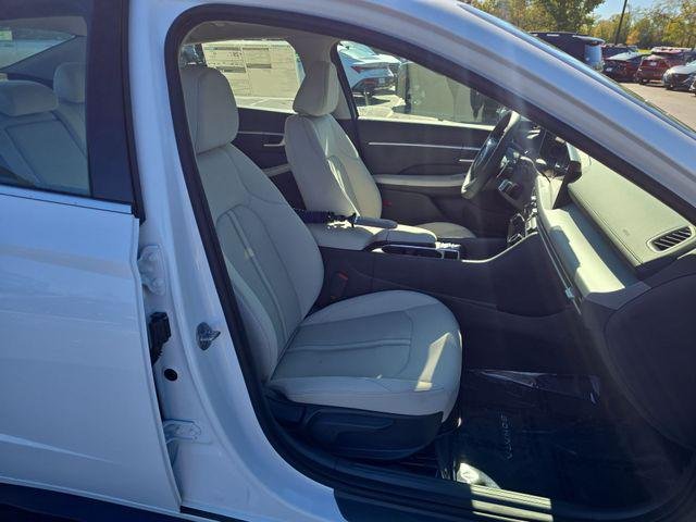 New 2026 White Hyundai SEL Sport image 23