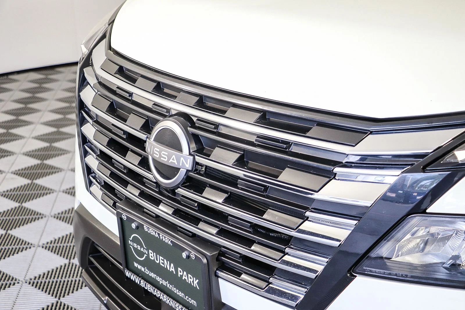 Used 2024 White Nissan S image 5