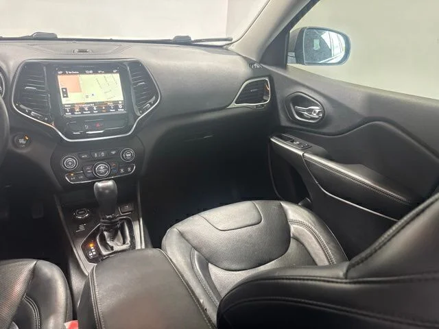 Used 2019 Silver Jeep Limited image 21