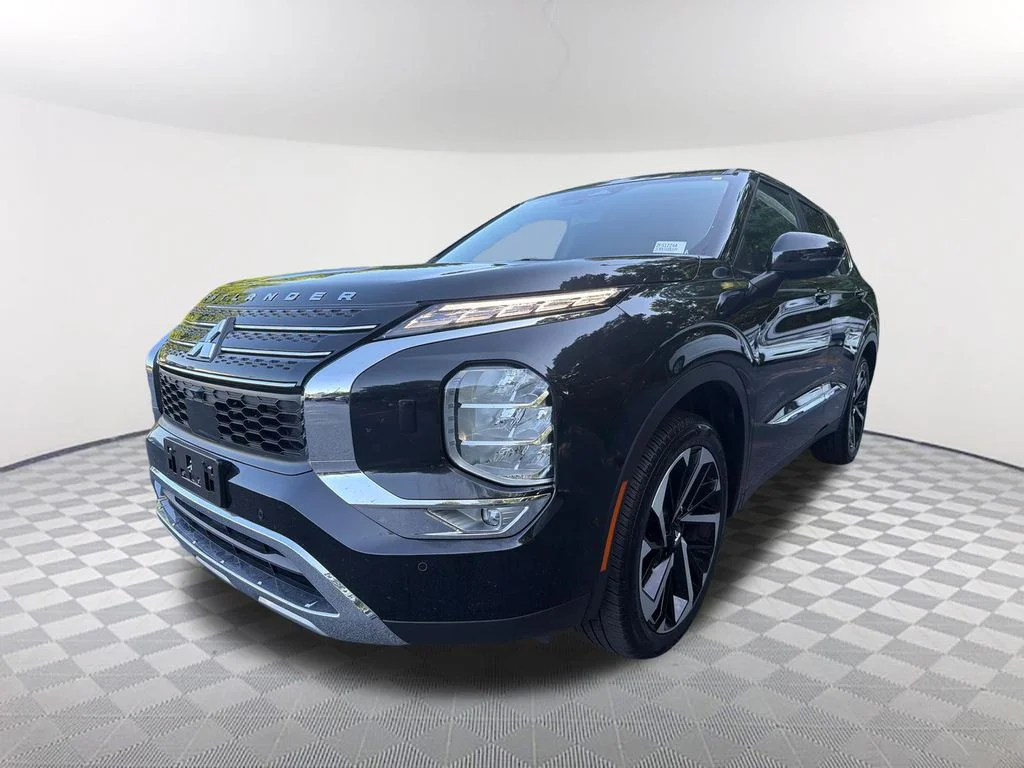 Used 2024  Mitsubishi SE image 1