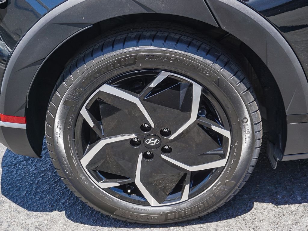 Used 2024 Black Hyundai SEL image 9