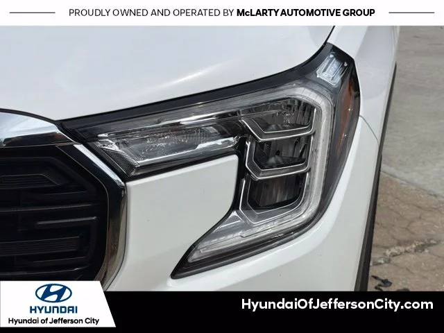Used 2022 White GMC SLE image 9