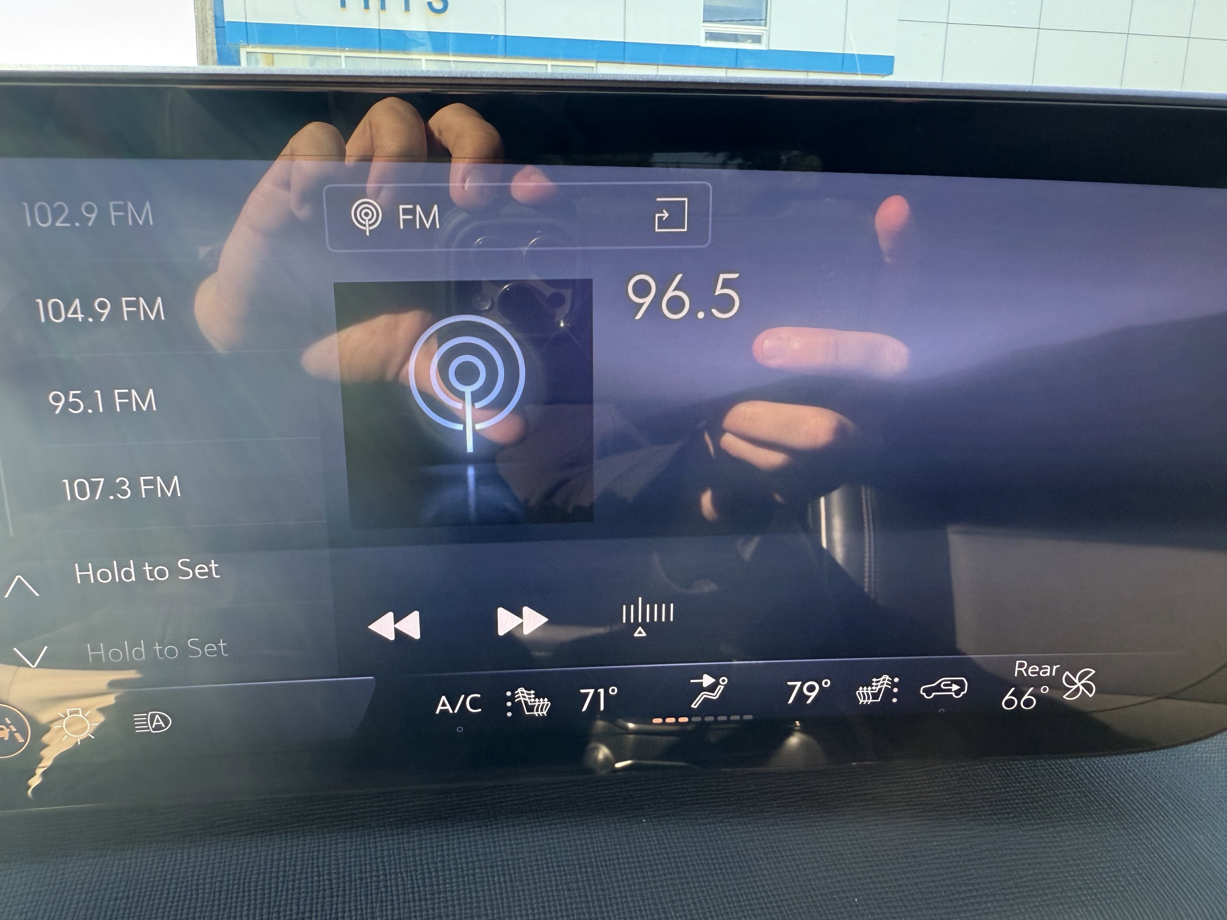 2025 Buick Enclave Preferred photo 3