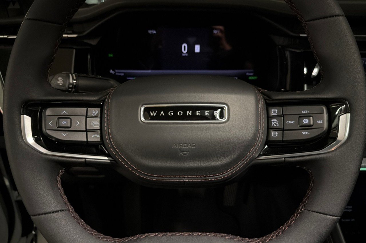 Used 2025 BRIGHT CLEAR COAT Jeep Launch Edition image 22