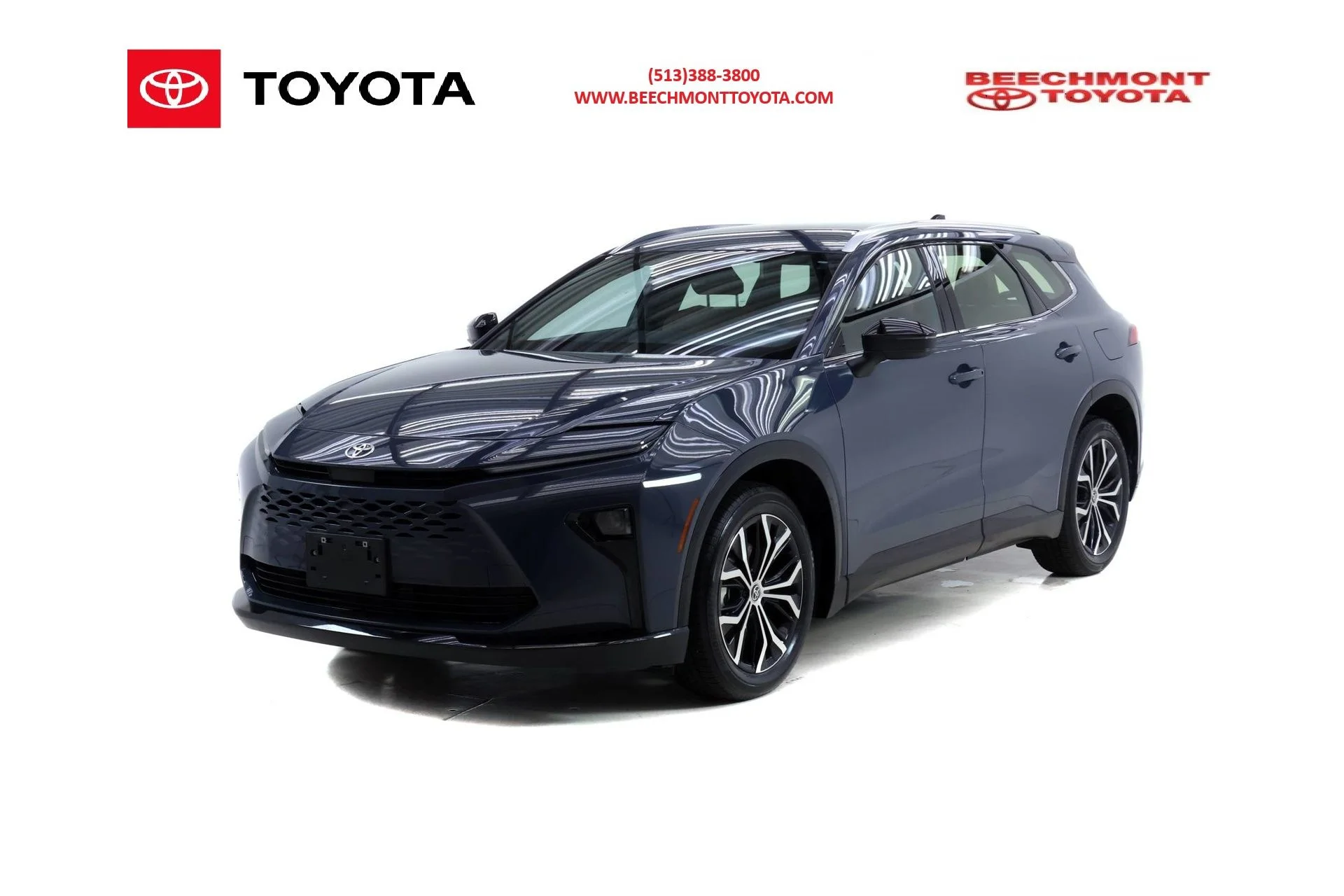 Certified Used 2025 White Toyota XLE image 1