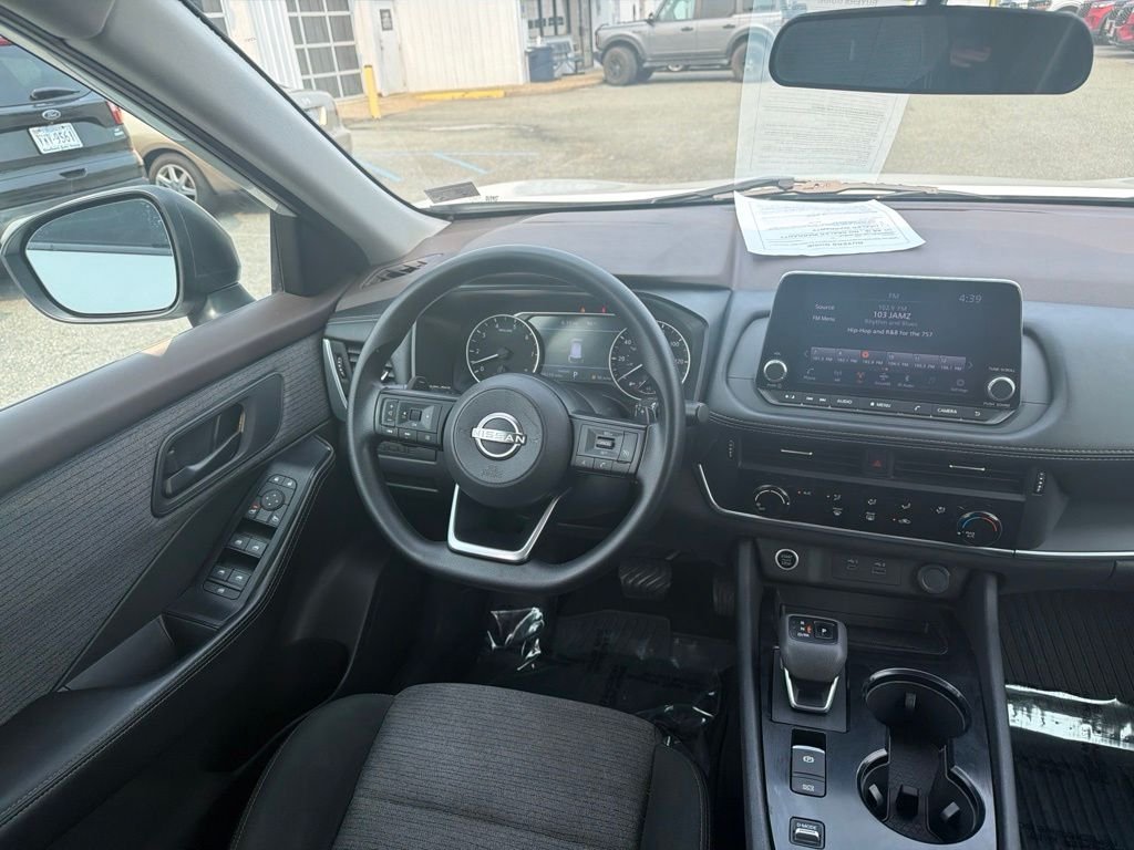 Used 2022 White Nissan S image 10
