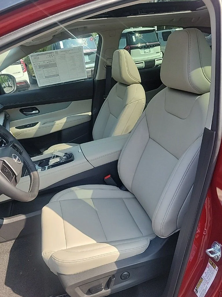 Used 2025 Red Nissan SL image 14