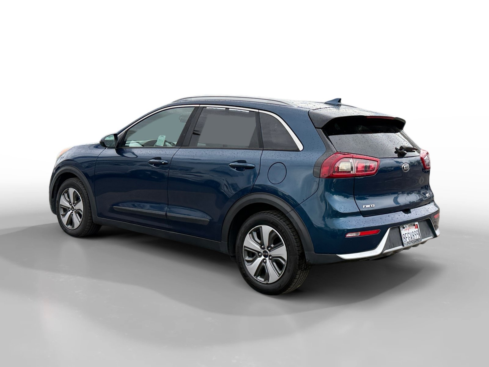 Used 2018 Deep Cerulean Kia LX image 3