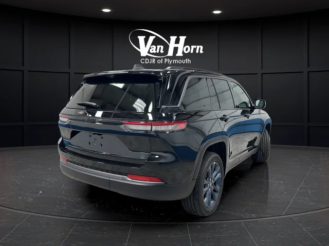 New 2026 Diamond Black Crystal Pearl-Coat Exterior Paint Jeep  image 3