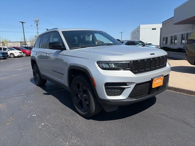2023 Jeep Grand Cherokee Altitude X 4x4's photo