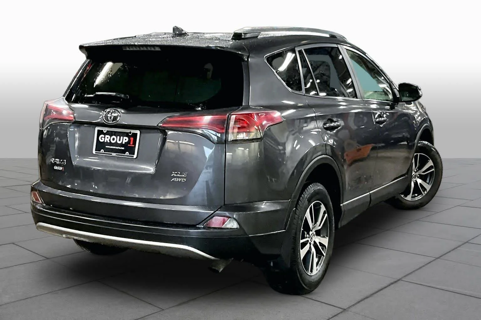 Used 2018 Magnetic Gray Metallic Toyota XLE image 13
