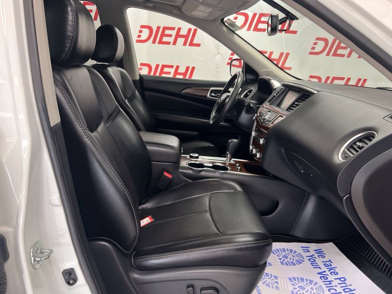 Used 2017 White Nissan Platinum image 13