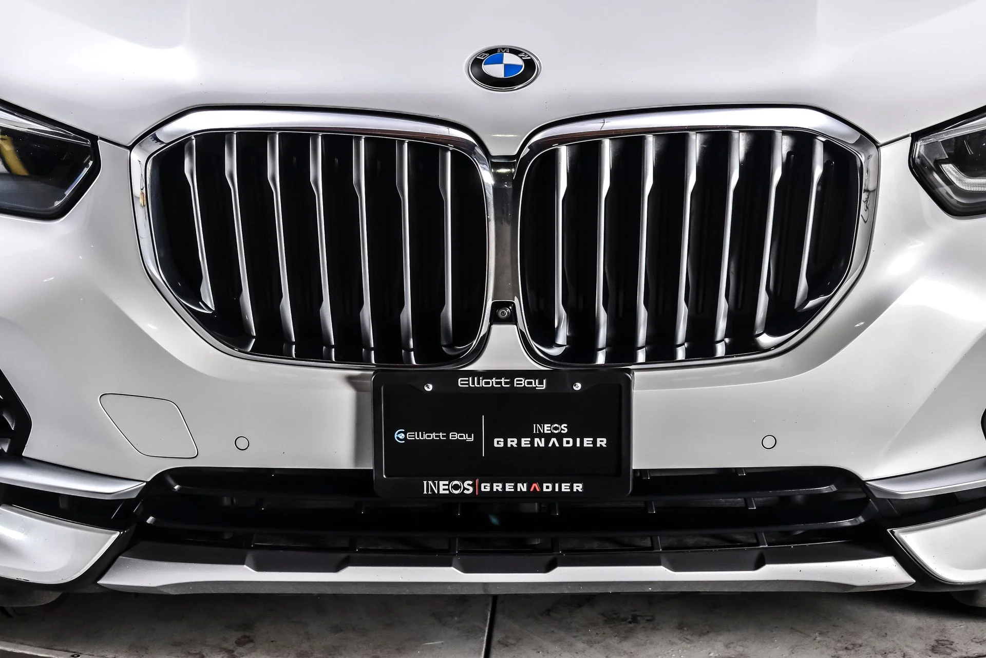 Used 2022 White Metallic BMW xDrive40i image 3