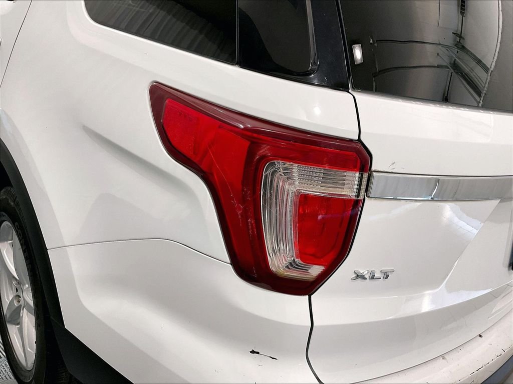 Used 2016 Oxford White Ford XLT image 33