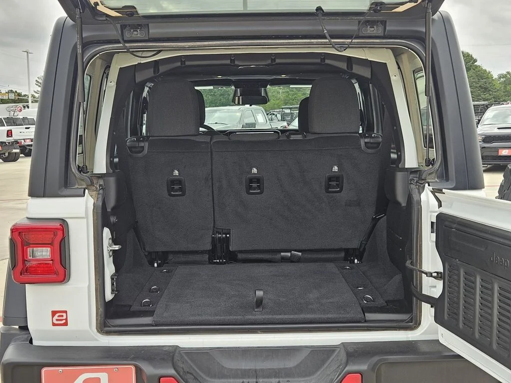 Used 2026 White Jeep Rubicon image 38