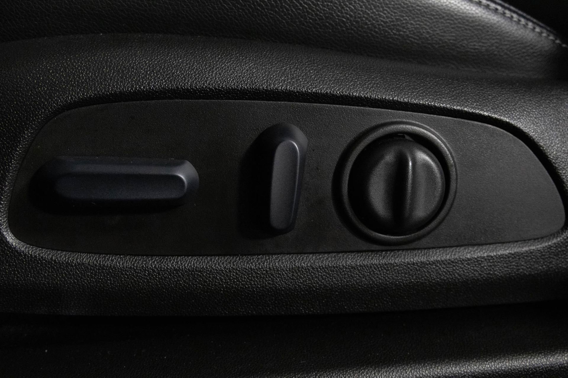 2023 GMC TERRAIN - Image 18