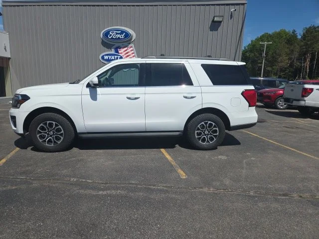 Used 2023 Oxford White Ford XLT image 9