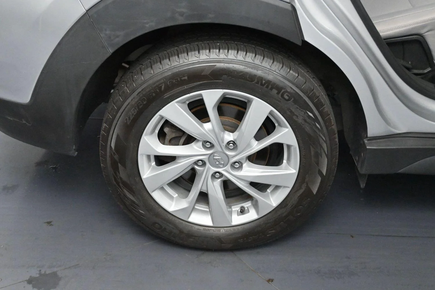 Used 2020 Stellar Silver Hyundai SE image 32